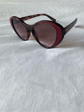 Vince Camuto Tortoiseshell Frame Sunglasses with Burgundy Lenses